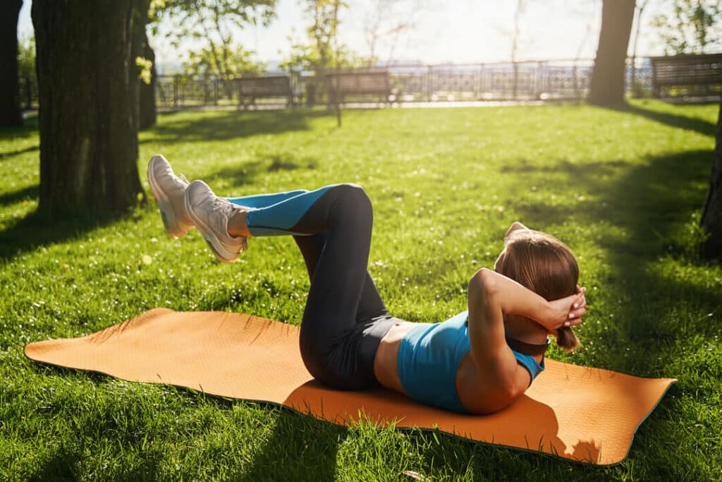 best exercises to stay fit - cycle crunches