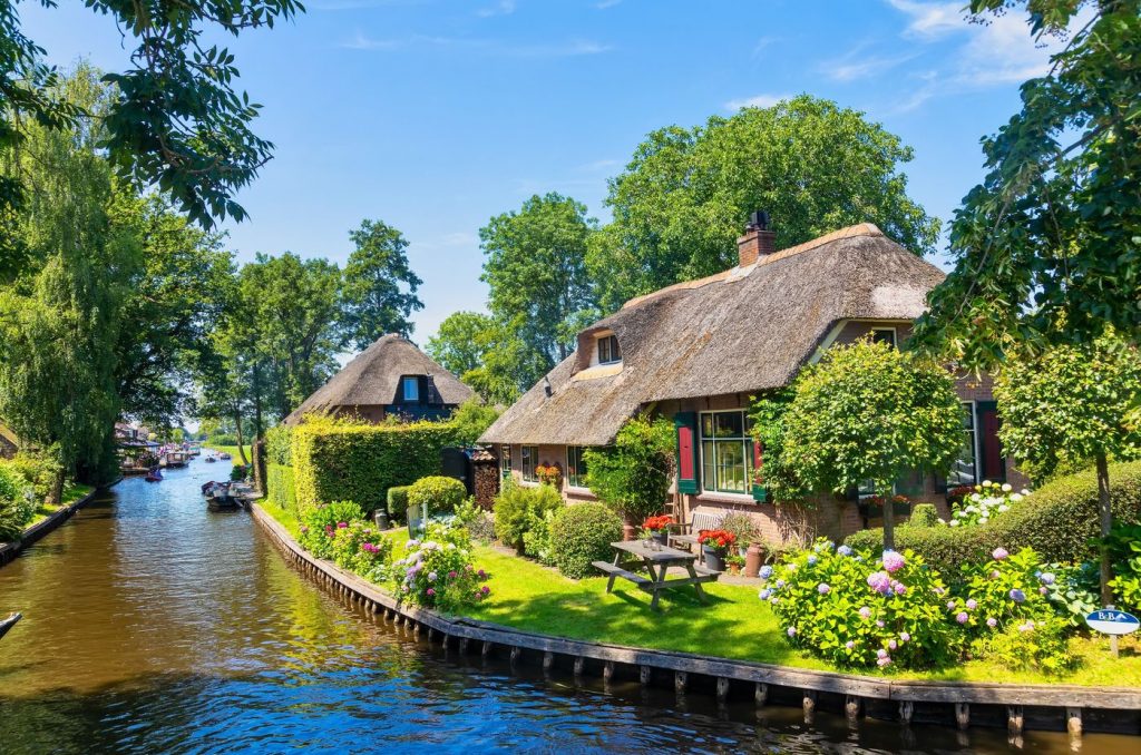 Giethoorn – The Town that Swopped Roads for Waterways