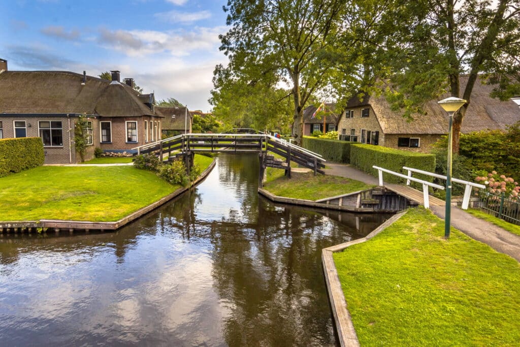 why you should visit giethoorn