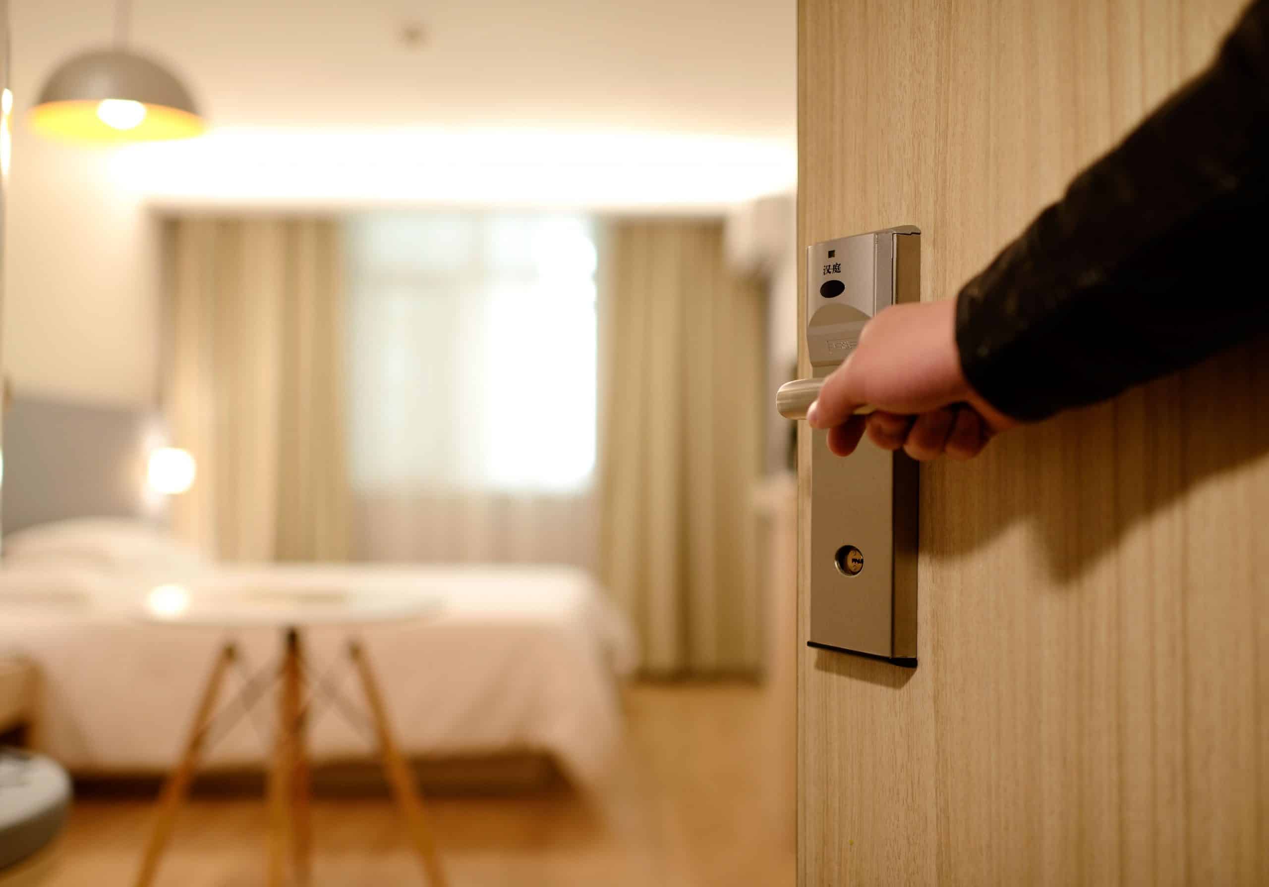 is-a-hotel-or-airbnb-safer-during-a-pandemic-air-doctor