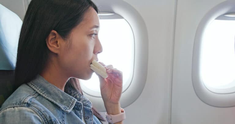 what-to-eat-and-avoid-before-after-a-long-haul-flight-air-doctor