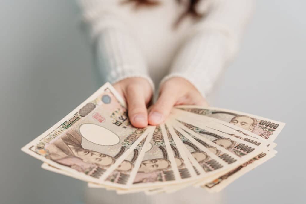 tips to exchange money when travel to Japan