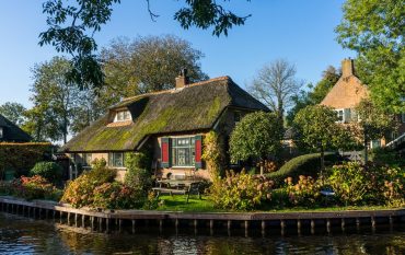 visiting giethoorn