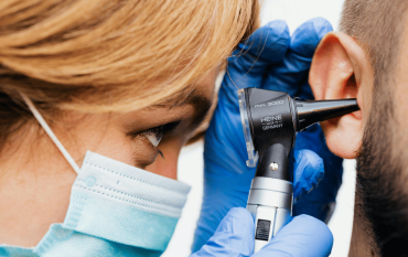 why do my ears hurt after flying